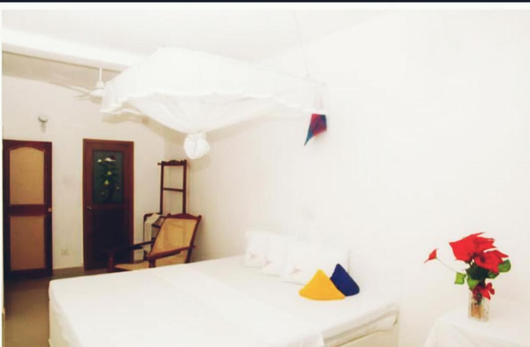 Githmini Beach House And Toures Hikkaduwa Εξωτερικό φωτογραφία