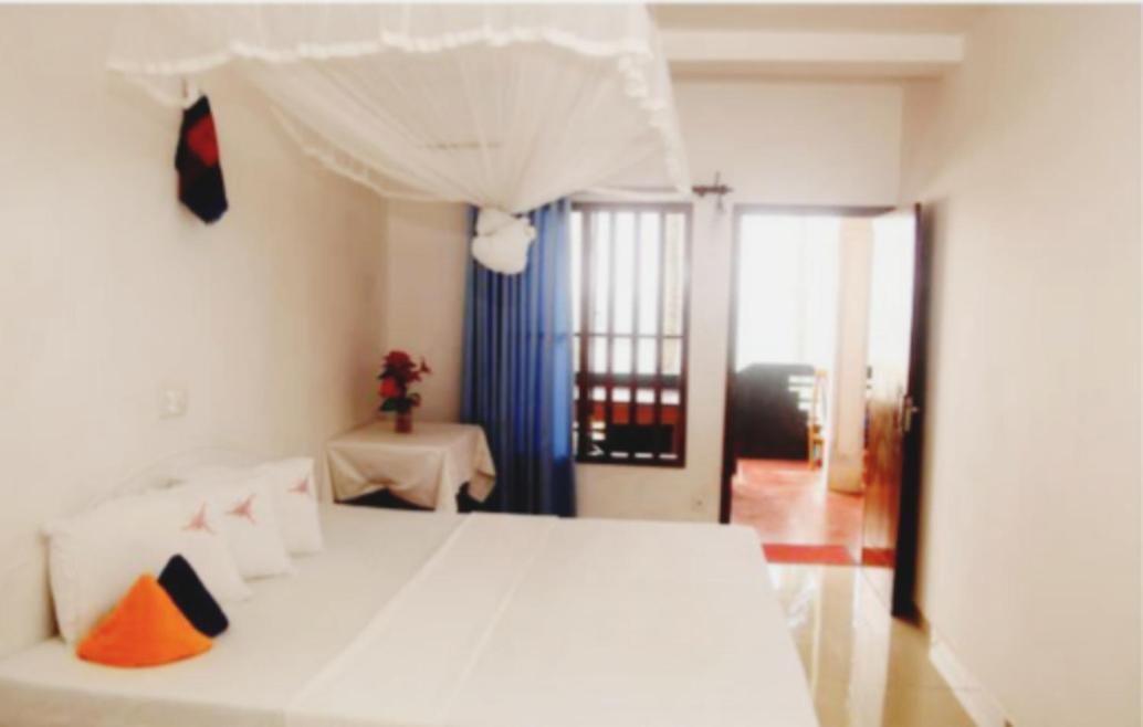 Githmini Beach House And Toures Hikkaduwa Εξωτερικό φωτογραφία