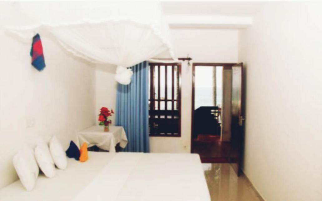 Githmini Beach House And Toures Hikkaduwa Εξωτερικό φωτογραφία